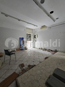 Foto Negozio in Via CONTE MIRABELLI 25, Calvizzano di 35 m² con 2 locali
