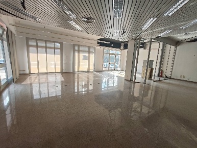 Foto Locale commerciale in Via Alcide De Gasperi, Monteprandone Centobuchi