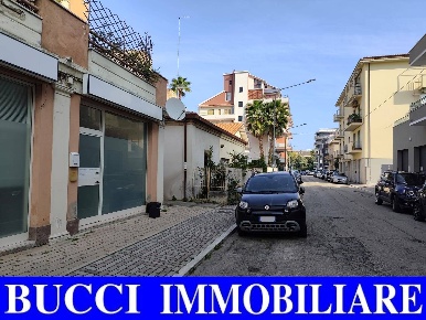 Foto Locale commerciale in Via Luigi Settembrini, Pescara di 38 m²