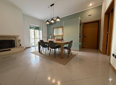 Foto Appartamento in Via Raffaele Masi, Avellino di 115 m² con 4 locali