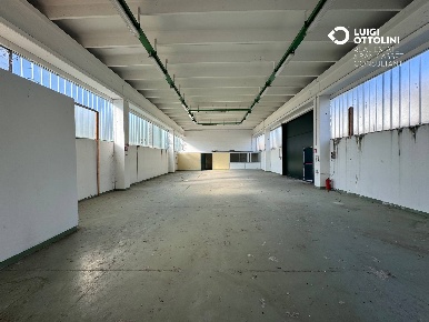 Foto Capannone industriale in via torre, Medolago di 700 m² in vendita