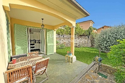 Foto Villa singola in Via Pasteur, Bordighera Due Strade di 196 m²