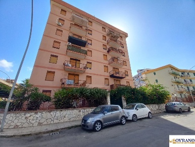 Foto Appartamento in Via Giulio Sarmiento, Palermo Brancaccio di 220 m²