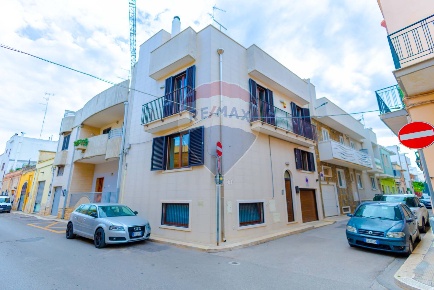 Foto Casa indipendente in Via Carlo Sessa, Modugno di 217 m² con 5 locali