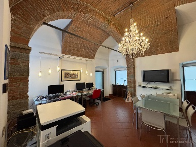 Foto Negozio in Via Torquato Tasso, Bergamo Centro di 68 m² con 1 locali