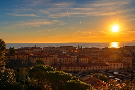 Foto Villa unifamiliare a Ventimiglia di 274 m² con 9 locali in vendita