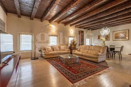 Foto Villa unifamiliare in Via Mazzini 68, Cordenons Centro di 342 m²