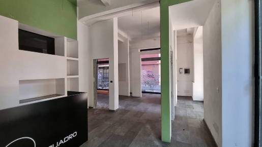 Foto Negozio in Via Sant'Euplio 62-64, Catania di 120 m² con 1 locali