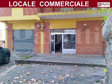 Foto Negozio in Strada Gialla 29, Latina Borgo Carso di 190 m² con 2 locali