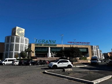 Foto Locale commerciale in VIA rigamonti 100, Roma Roma 70 di 95 m²