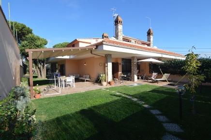 Foto Villa bifamiliare in Via Delle Montagne Rocciose 40, Colleverde