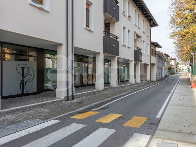 Foto Negozio in Via Zara 1/A, Pordenone Torre di 106 m² con 3 locali