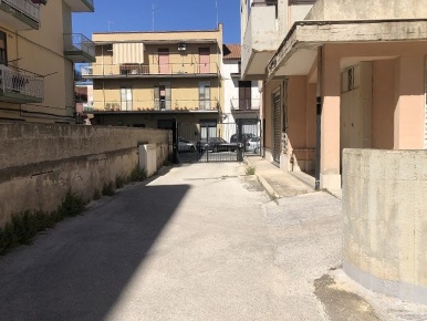 Foto Negozio in Via Andrea Palma 40, Siracusa Tica - Zecchino di 239 m²