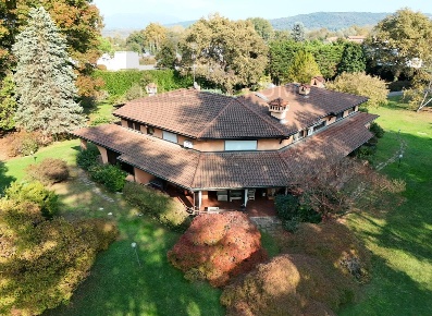 Foto Villa singola a Arona Centro di 1000 m² con 20 locali in vendita