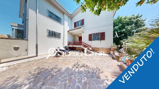 Foto Villa unifamiliare in VIA FRACONALTO, Roma Collina delle Muse