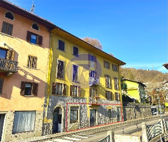 Foto Negozio in VIA SAN CARLO 2, San Pellegrino Terme Centro di 56 m²