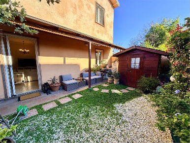 Foto Villa a schiera in via di carraia, Capannori di 120 m² con 5 locali