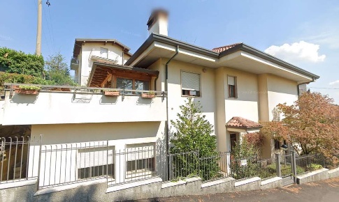 Foto Appartamento in Via Ruggero Settimo, Varese Bizzozzero di 124 m²