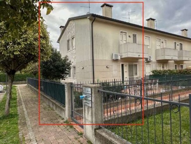 Foto Appartamento in Via Gorizia, Lonigo Centro di 162 m² con 6 locali