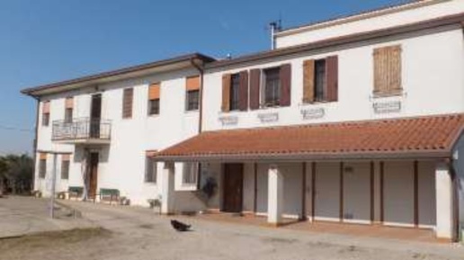Foto Appartamento in Via Bisson, Conselve di 200 m² con 10 locali all'asta
