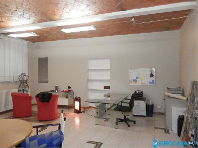 Foto Negozio in via Trento Trieste, Carpi di 52 m² con 1 locali in affitto