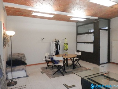 Foto Negozio in via Trento Trieste  38, Carpi di 52 m² con 1 locali