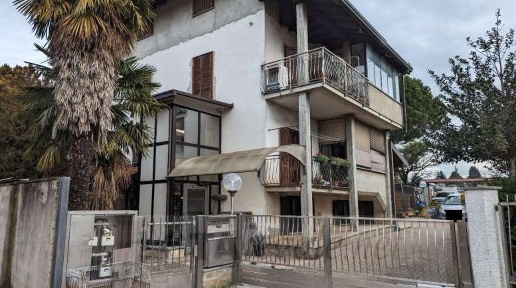 Foto Appartamento in Via Masaccio, Venegono Inferiore di 153 m² all'asta