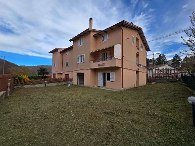 Foto Appartamento a Cascia di 100 m² con 4 locali in vendita