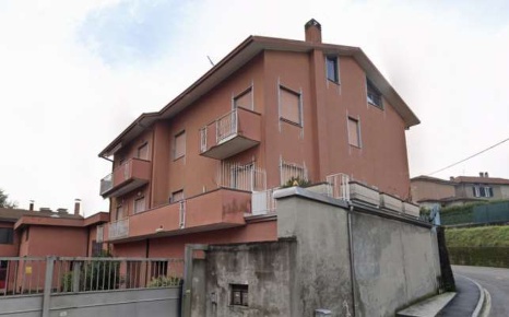 Foto Appartamento in via San Carlo Borromeo, Casatenovo di 244 m² all'asta