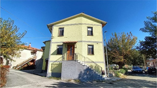 Foto Villa bifamiliare in via del marruto 60, Guardea Centro di 270 m²