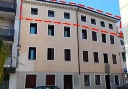 Foto Appartamento in Via Santa Maria Maddalena, Thiene Centro di 151 m²
