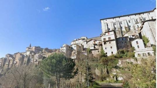 Foto Appartamento in Vicolo Corto, Genazzano di 95 m² con 3 locali all'asta