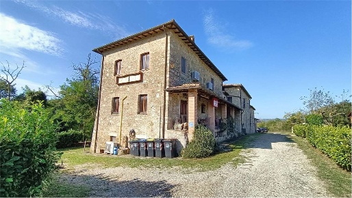 Foto Rustico in sp11 1, Montecchio di 501 m² con 6 locali in vendita