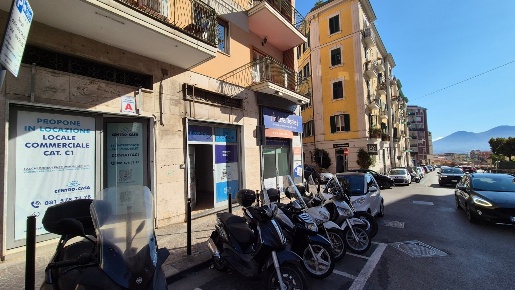 Foto Negozio in via Giacinto Gigante, Napoli Arenella di 30 m² con 1 locali