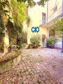 Foto Appartamento a Bologna Castiglione - Tribunale di 175 m² con 5 locali