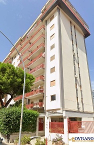 Foto Appartamento in Via Giovanni Paisiello, Palermo di 150 m² con 4 locali