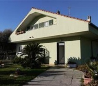 Foto Appartamento in Via Bulasce 23, Loano Centro di 62 m² con 3 locali