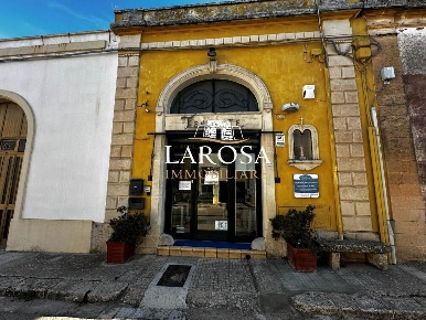Foto Attività commerciale a Caprarica di Lecce di 90 m² con 3 locali