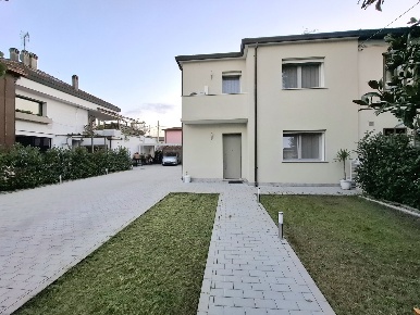 Foto Villa bifamiliare in Via Isonzo 5, Rovigo Tassina di 150 m² in vendita