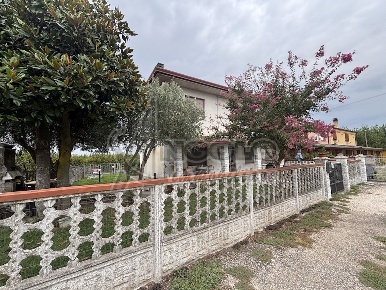 Foto Villa singola a Stienta di 135 m² con 5 locali in vendita