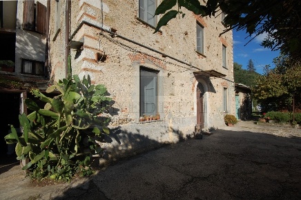 Foto Rustico in Via Valdicastello 16, Pietrasanta di 200 m² con 10 locali
