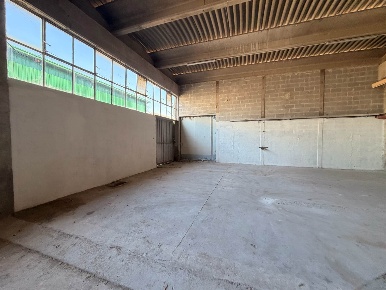 Foto Capannone industriale a Luni Casano Dogana Isola di 400 m² in affitto