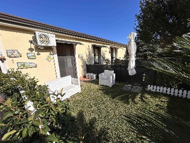 Foto Villa a schiera in Via San Gerardo 13, Piedimonte Etneo di 111 m²