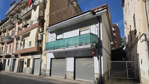 Foto Case semi ndipendenti a Battipaglia Centro di 230 m² con 3 locali