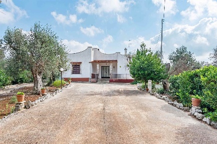 Foto Villa bifamiliare in contrada foragno snc, Ostuni di 121 m² in vendita