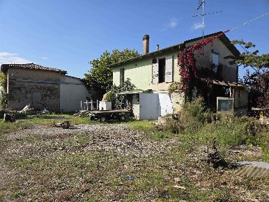Foto Rustico in Via Ponti  2, Budrio di 232 m² con 8 locali in vendita