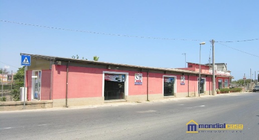 Foto Locale commerciale in viale A.Moro, Pachino Centro con 6 locali