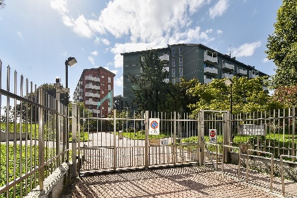Foto Appartamento in Via Romualdo Bonfadini, Milano di 79 m² con 3 locali