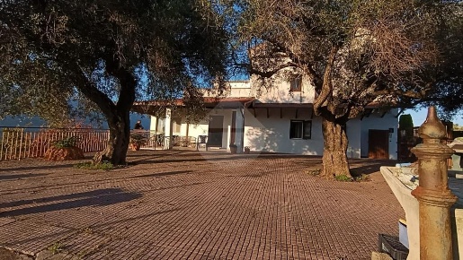 Foto Villa unifamiliare in VIA LUIGI  CADORNA, Minturno di 180 m²