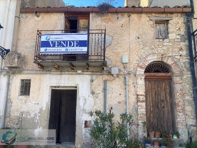 Foto Casa indipendente in Via Marchese Arezzo, Prizzi di 130 m² in vendita